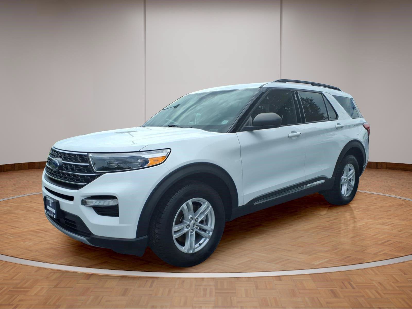 Used 2020 Ford Explorer XLT w/ Equipment Group 202A AWD/4WD image 3
