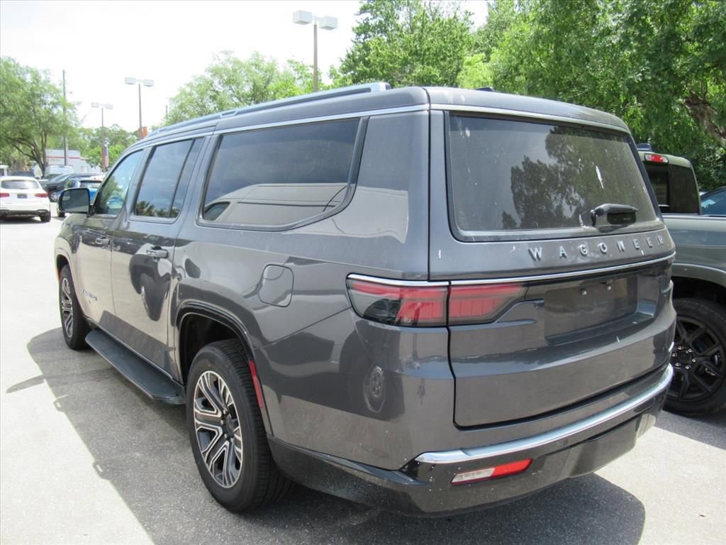 Certified 2024 Jeep Wagoneer L Series II w/ Flexible Seating Group RWD image 3