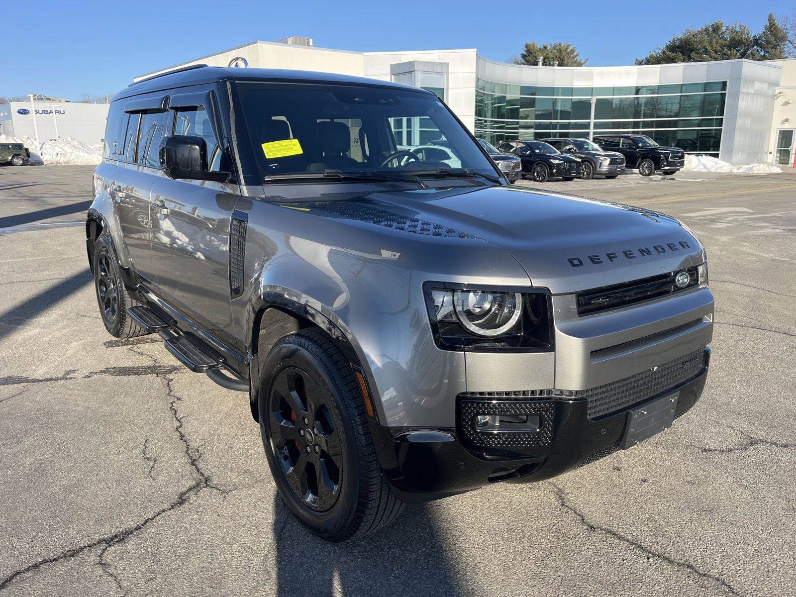 Used 2023 Land Rover Defender 110 X-Dynamic SE image 3