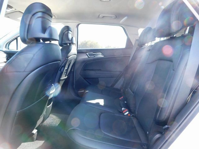 Used 2025 Kia Sportage EX image 14