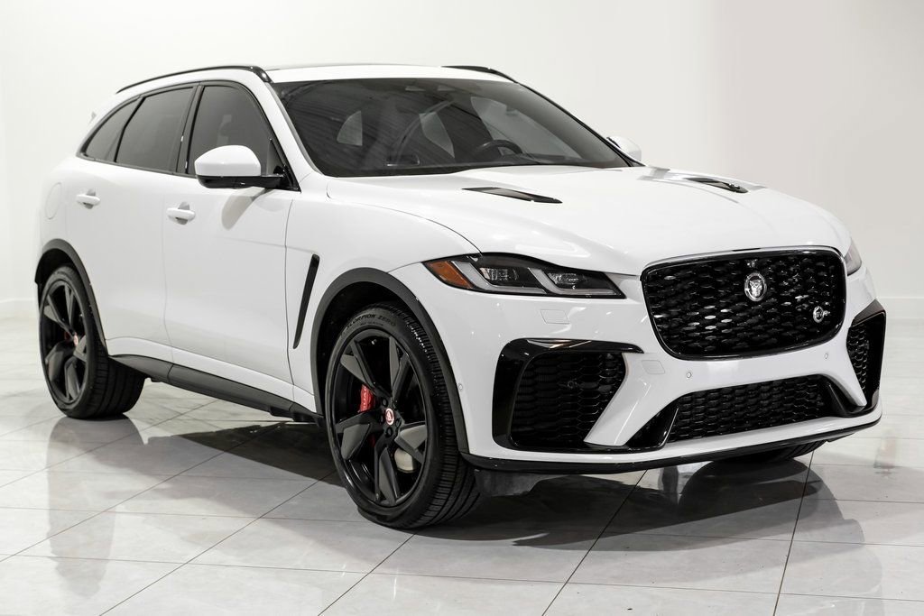 Used 2023 Jaguar F-PACE SVR image 3
