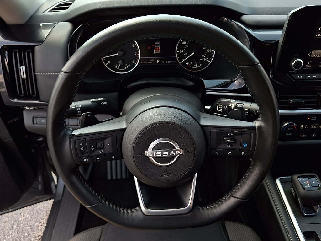 Used 2025 Nissan Pathfinder SV AWD/4WD image 18