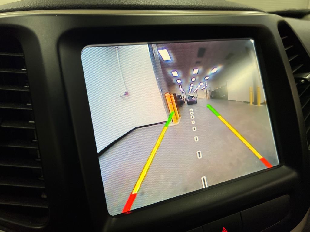 Used 2017 Jeep Cherokee Latitude w/ Safety/Convenience Group FWD image 21