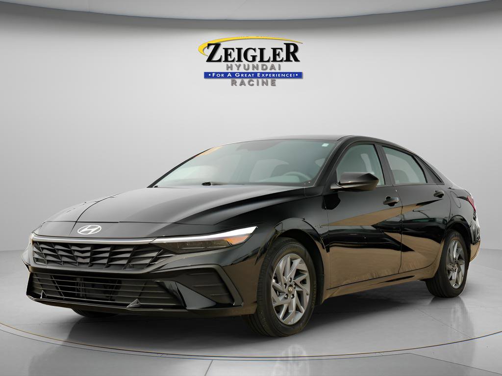 Certified 2025 Hyundai Elantra Blue FWD image 3