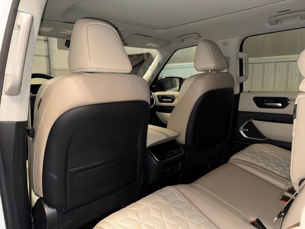 Used 2025 Nissan Armada Platinum w/ Convenience Package image 21
