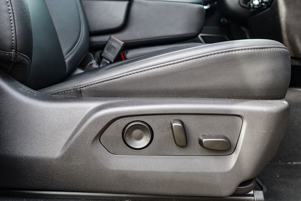 Certified 2025 GMC Sierra 1500 SLT image 14