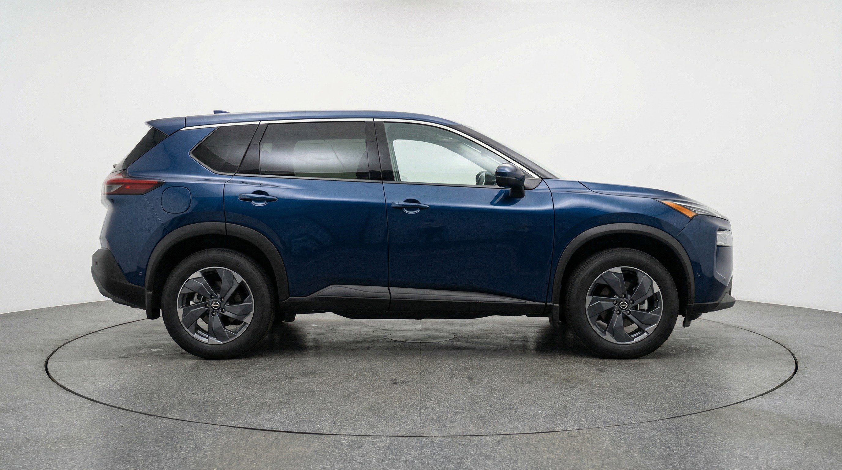 Used 2025 Nissan Rogue SV FWD image 11