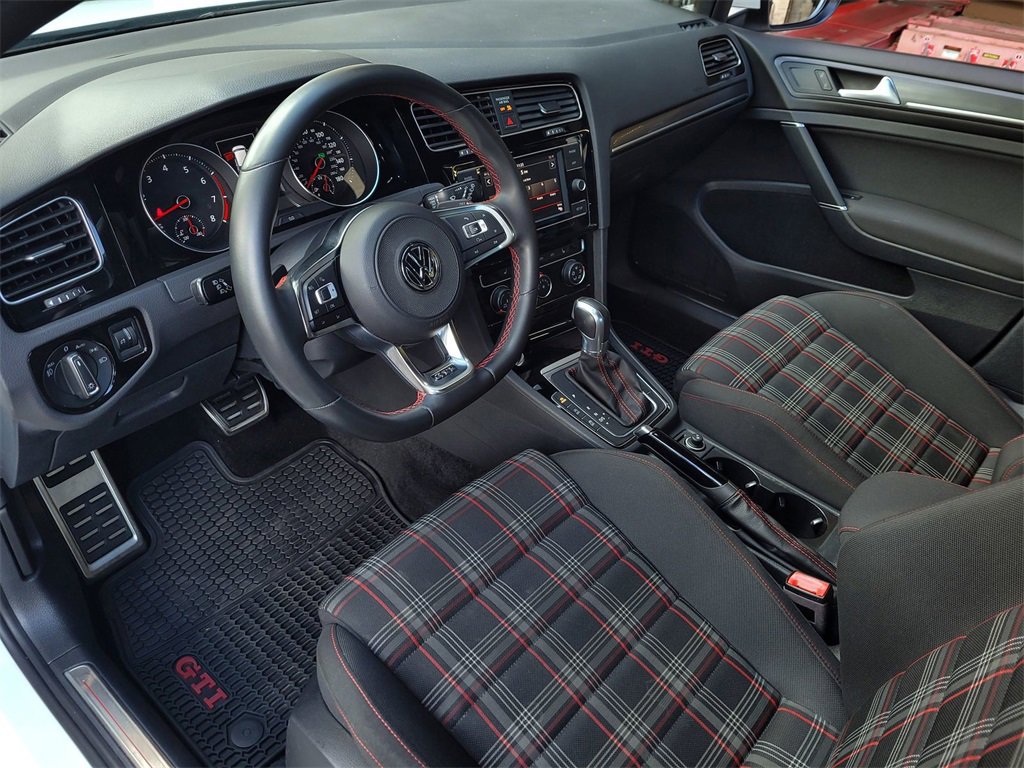 Used 2018 Volkswagen Golf 4-Door image 9