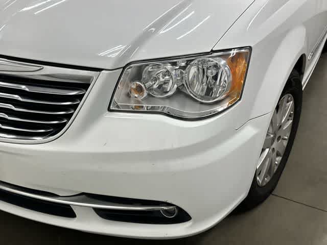 Used 2014 Chrysler Town & Country Touring FWD image 30