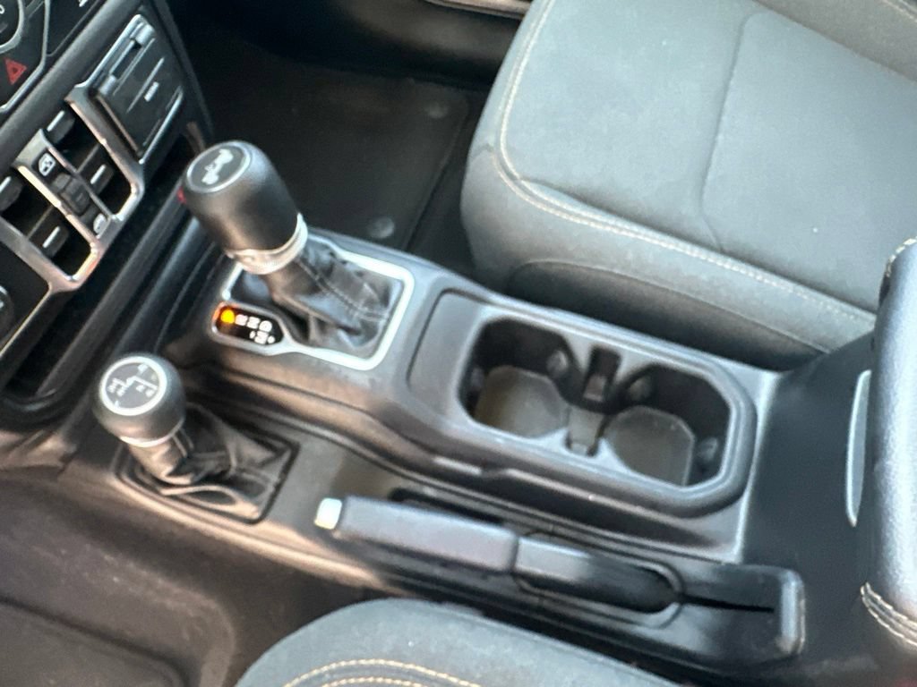 Used 2025 Jeep Wrangler Unlimited Sahara AWD/4WD image 25