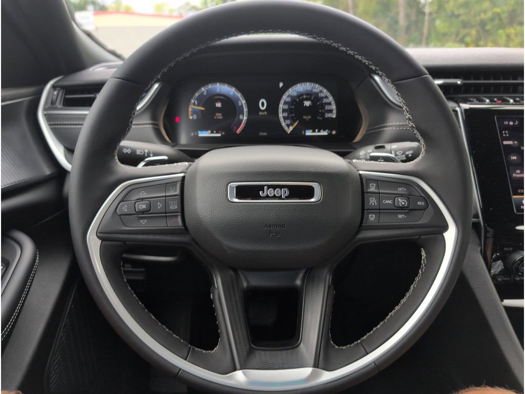 New 2025 Jeep Grand Cherokee Altitude image 22