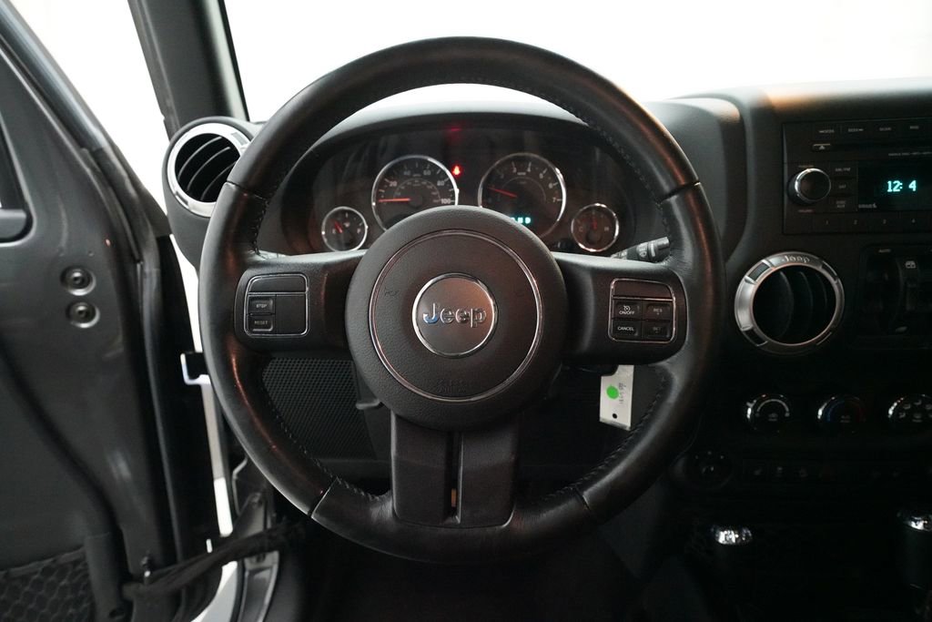 Used 2016 Jeep Wrangler Unlimited Sahara image 4