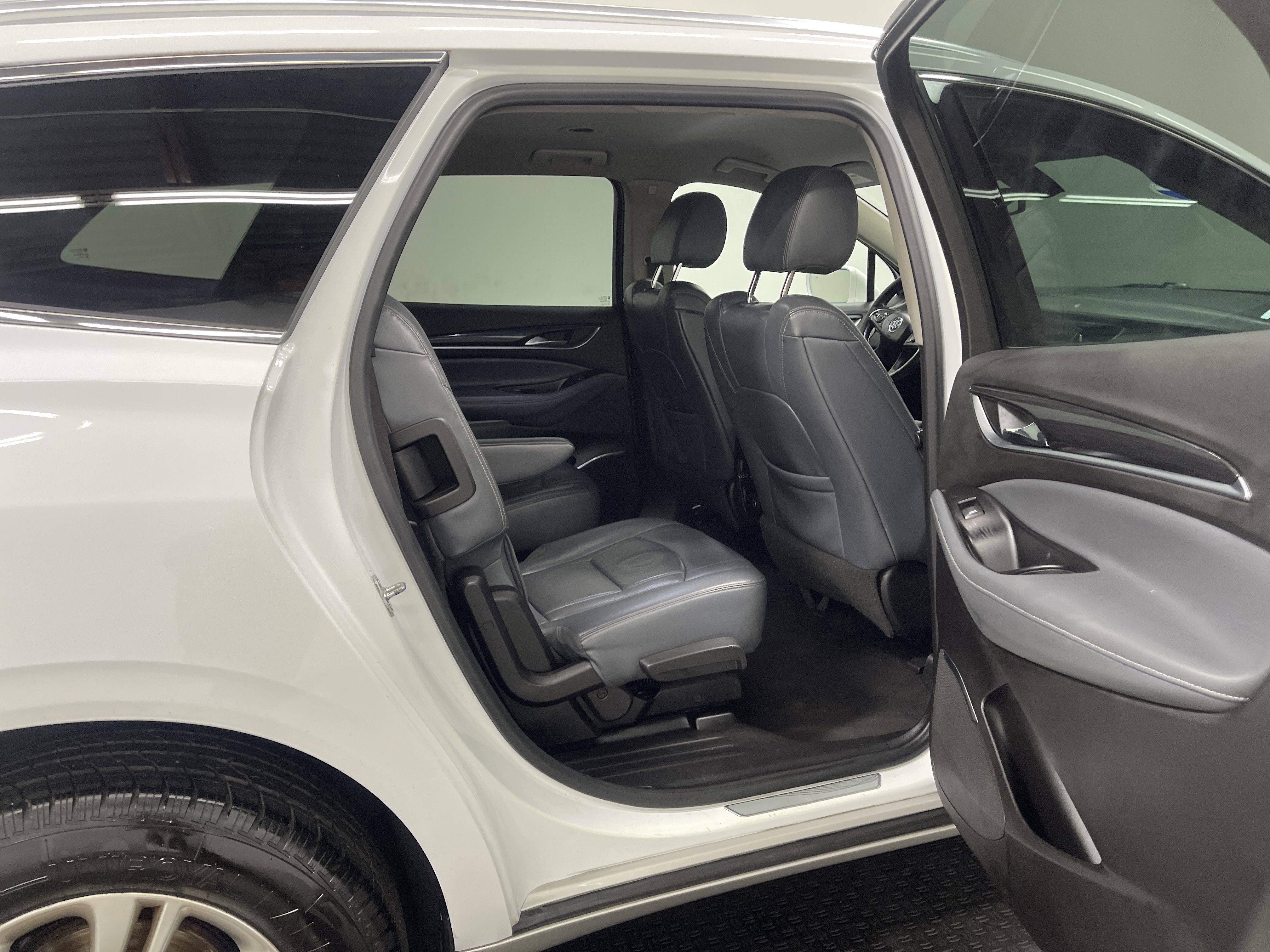 Used 2020 Buick Enclave Essence FWD image 21