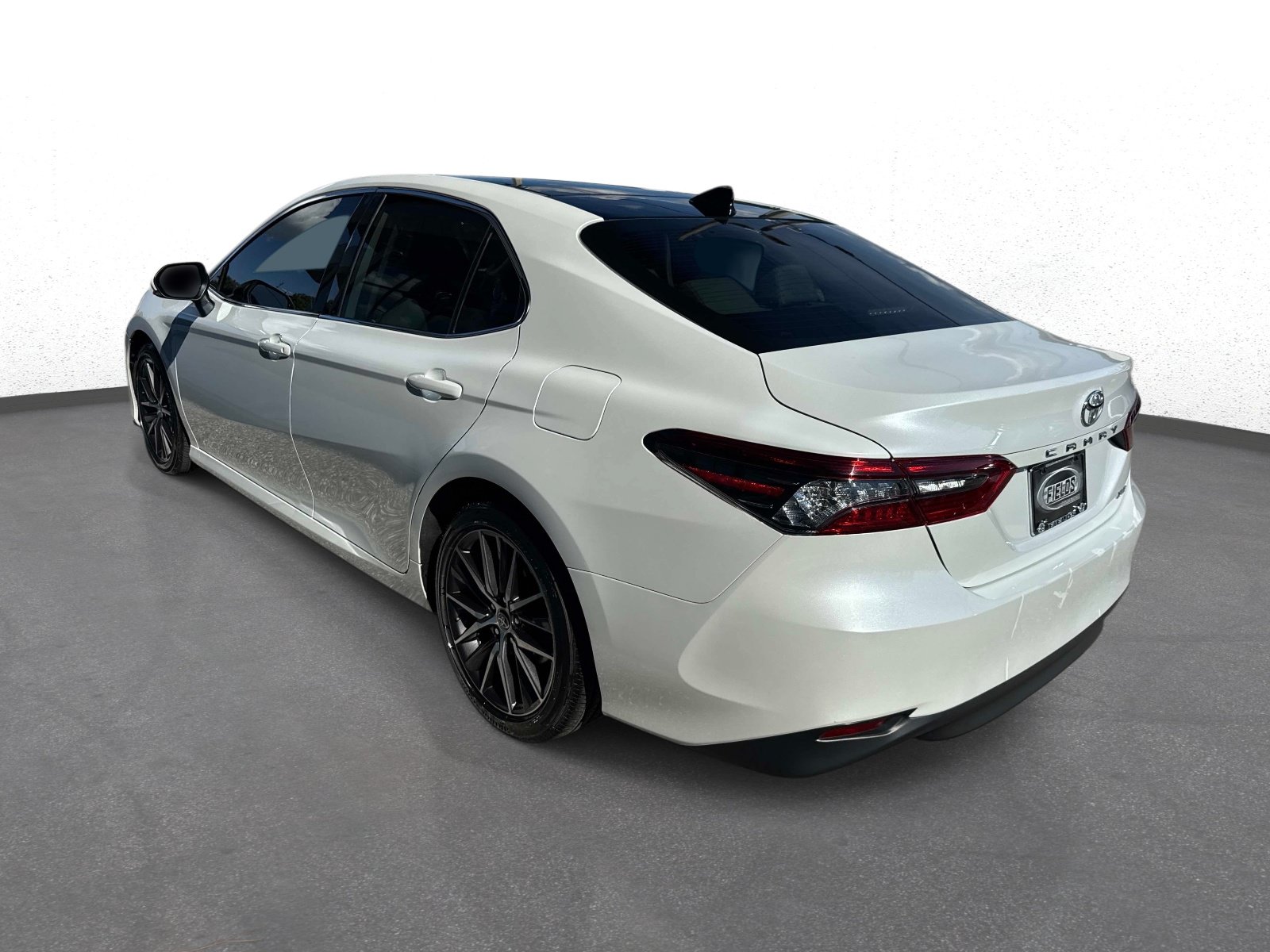 Used 2022 Toyota Camry XLE FWD image 5