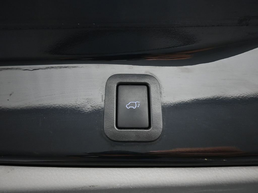 Certified 2019 Toyota Highlander XLE AWD/4WD image 24