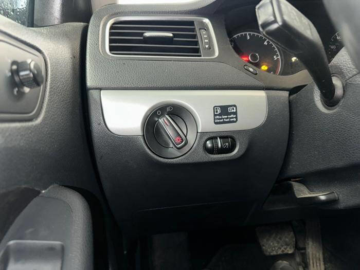 Used 2011 Volkswagen Jetta TDI FWD image 34