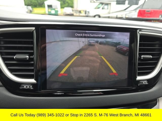 Used 2023 Chrysler Pacifica Touring-L FWD image 24