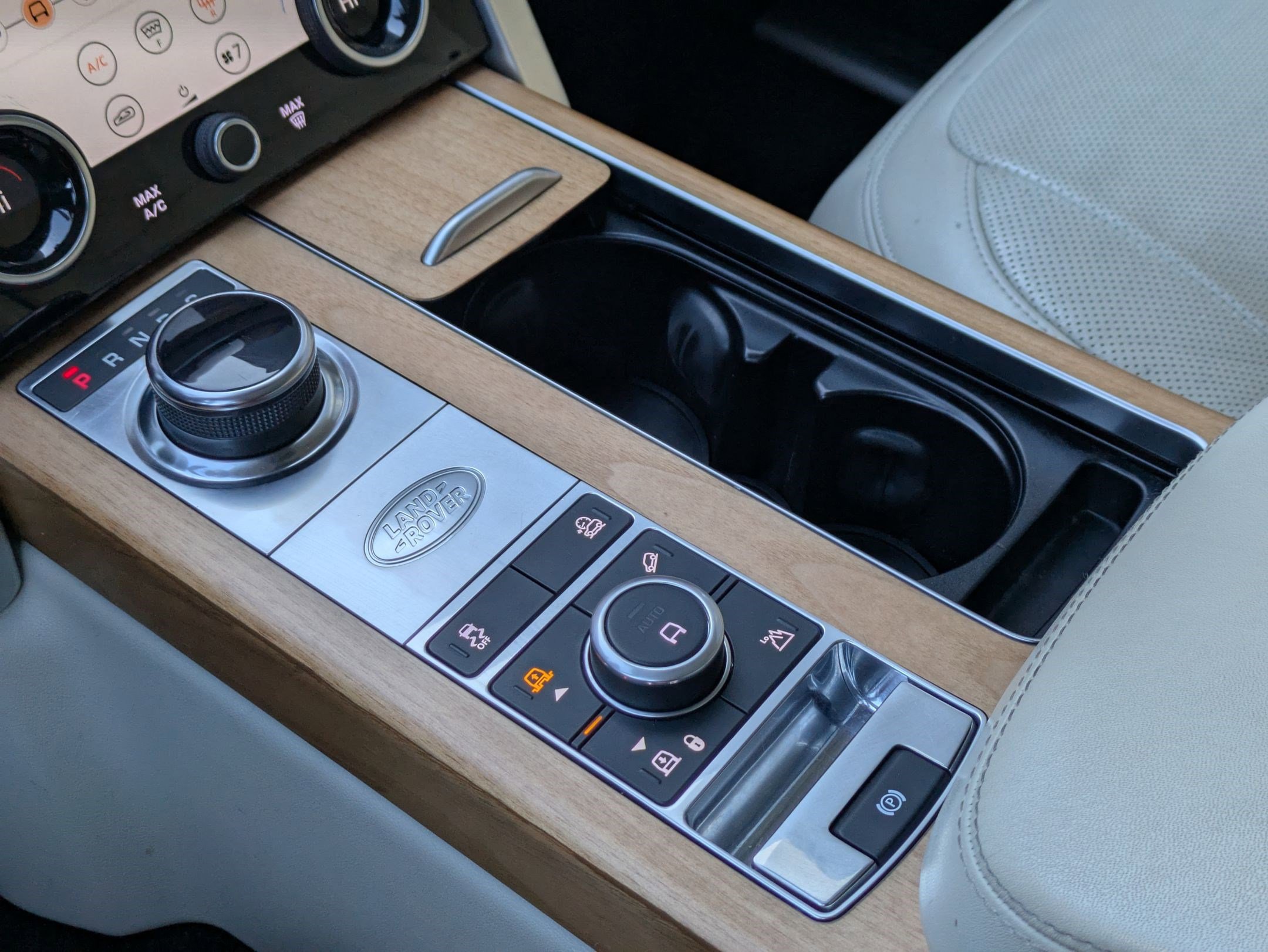 Used 2020 Land Rover Range Rover HSE image 19