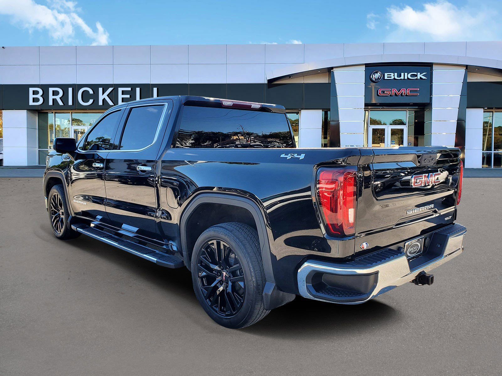 Used 2023 GMC Sierra 1500 SLT w/ SLT Premium Package image 4