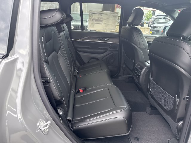 New 2027 Jeep Grand Cherokee Limited AWD/4WD image 10