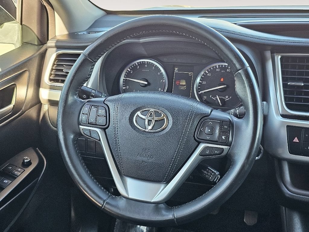 Used 2017 Toyota Highlander XLE FWD image 35