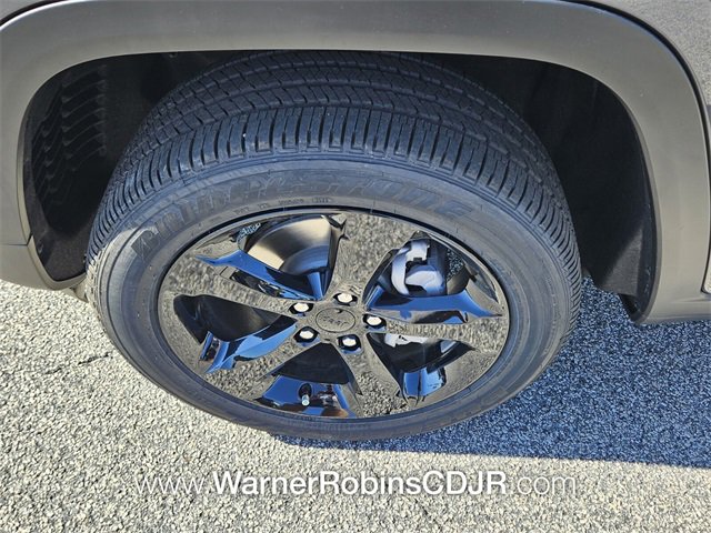 New 2025 Jeep Grand Cherokee Altitude image 18