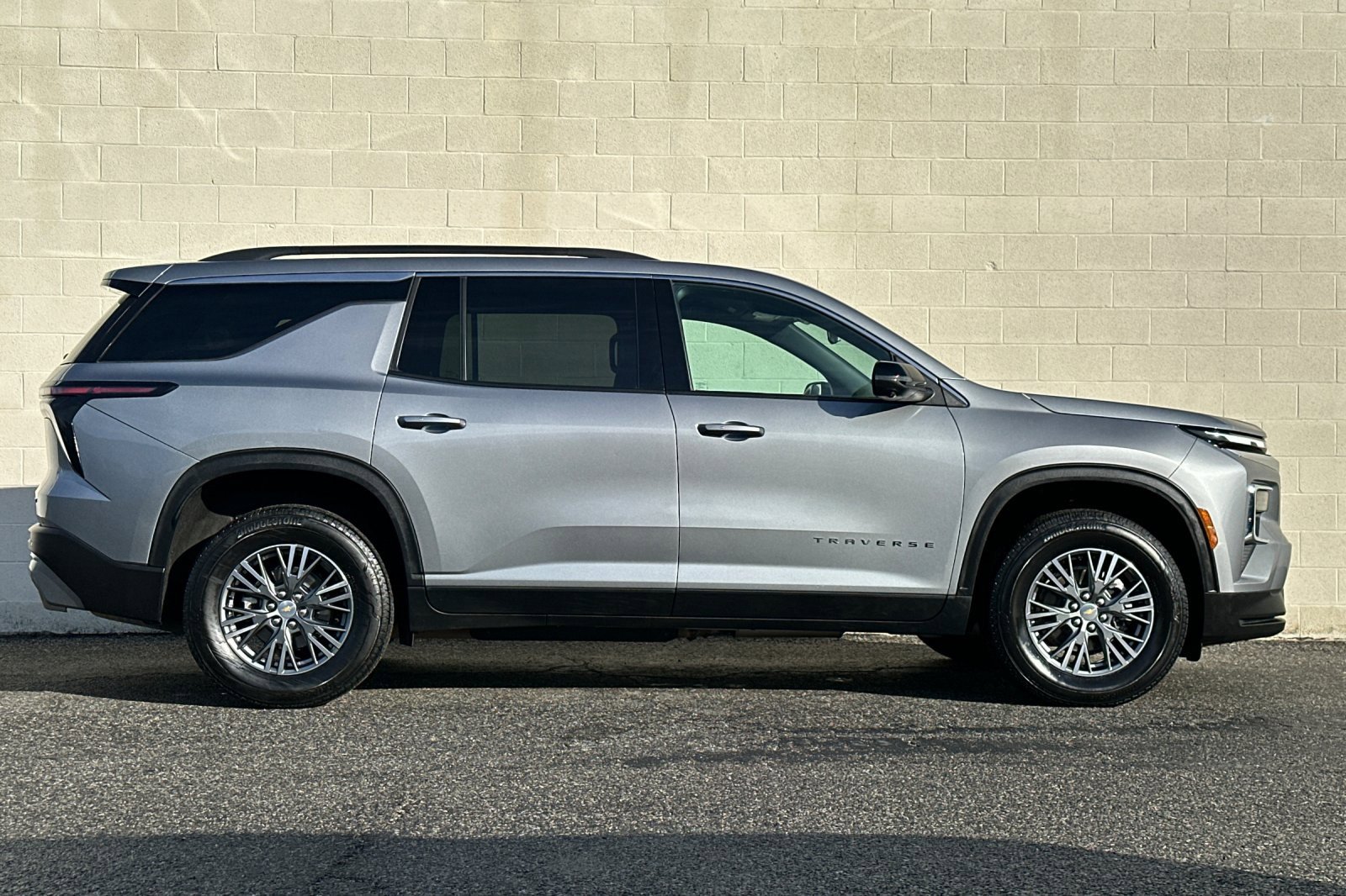 Certified 2024 Chevrolet Traverse LT image 3