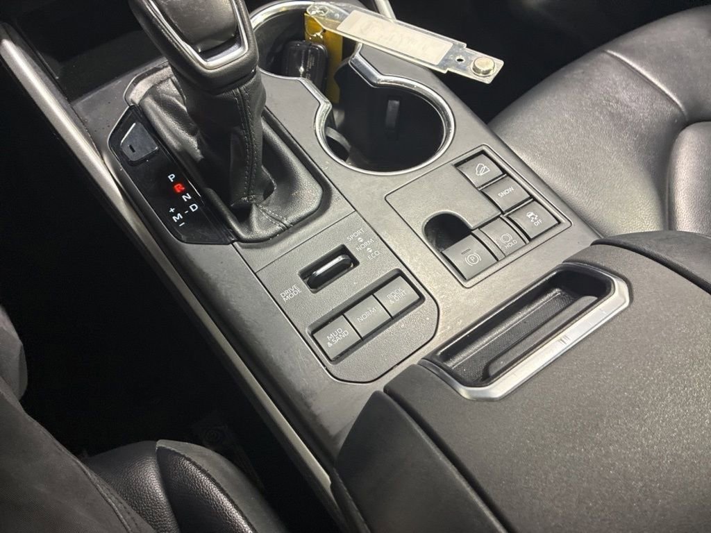 Used 2023 Toyota Highlander XLE image 25