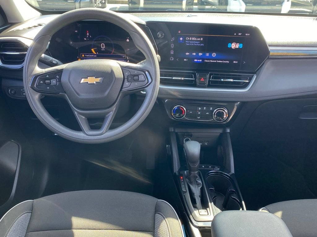 Used 2025 Chevrolet TrailBlazer LT AWD/4WD image 9