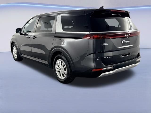 Used 2023 Kia Carnival LX FWD image 7