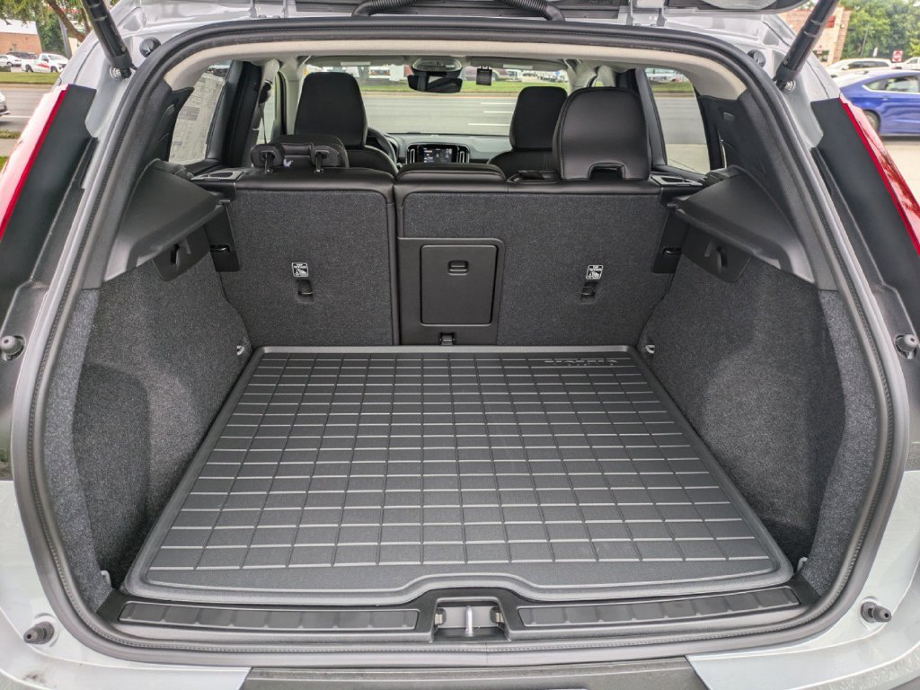 New 2025 Volvo XC40 B5 Core w/ Protection Package Premier AWD/4WD image 13