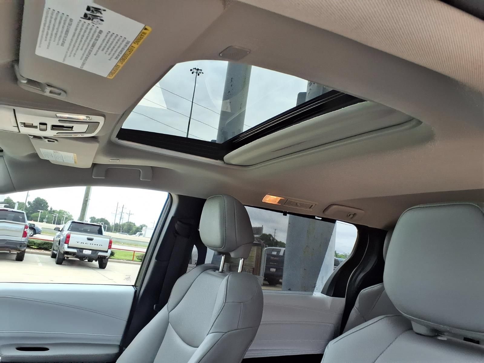 Certified 2026 Toyota Sienna XLE FWD image 12