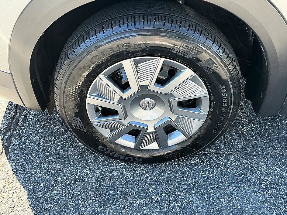 Certified 2025 Nissan Kicks S FWD image 7