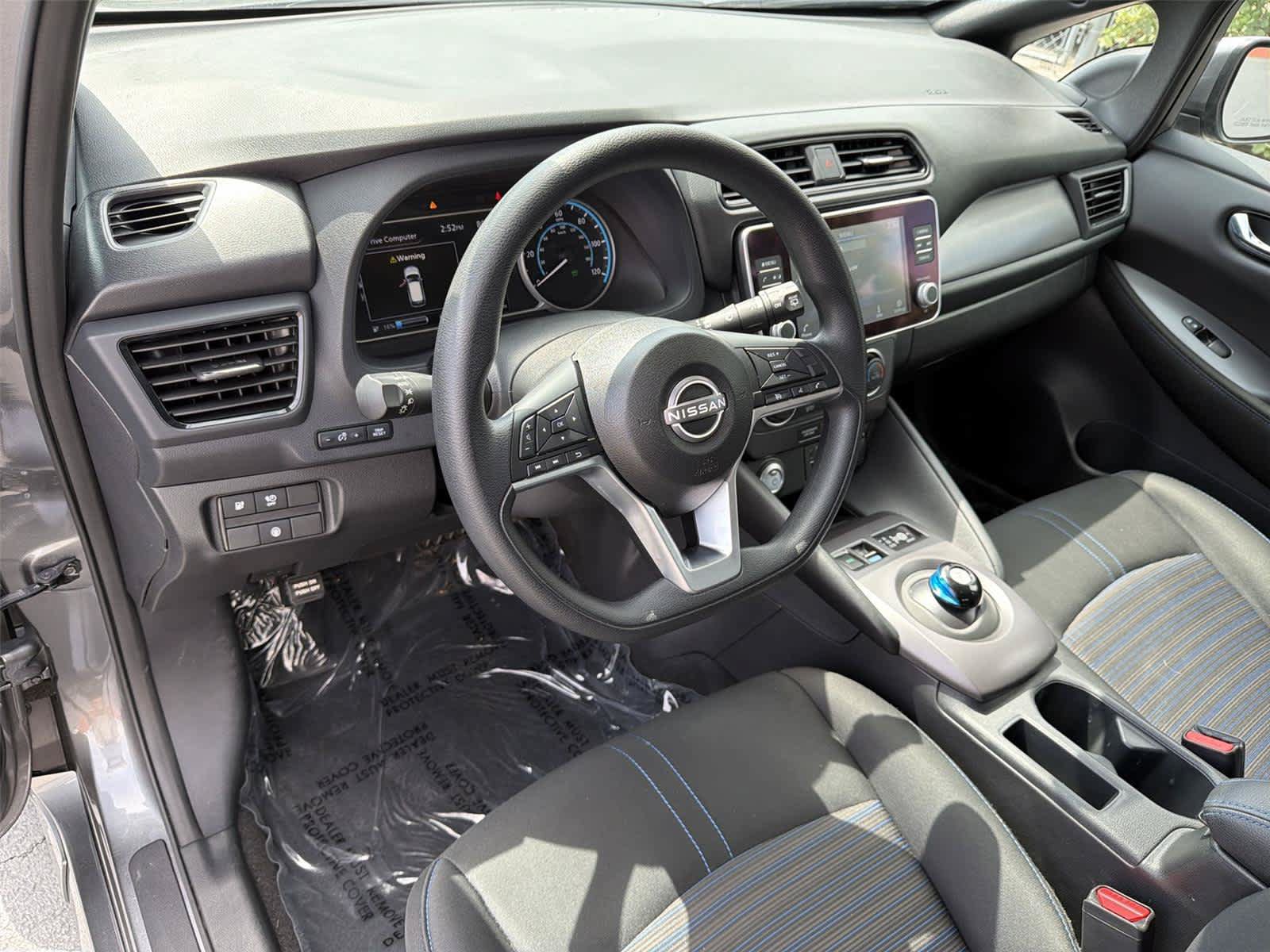 Used 2025 Nissan Leaf S FWD image 2
