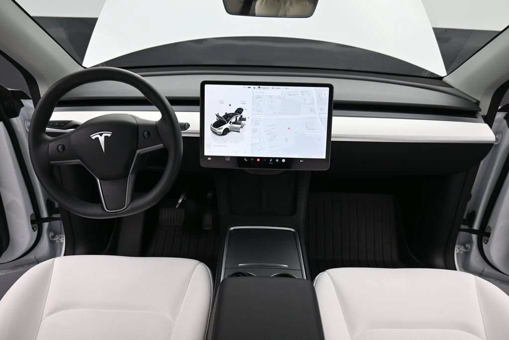 Used 2025 Tesla Model Y Long Range RWD image 14