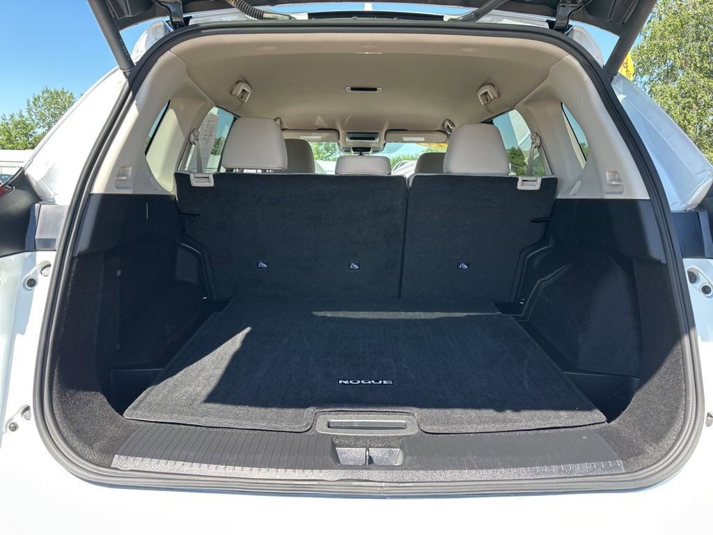 Used 2024 Nissan Rogue SV image 14