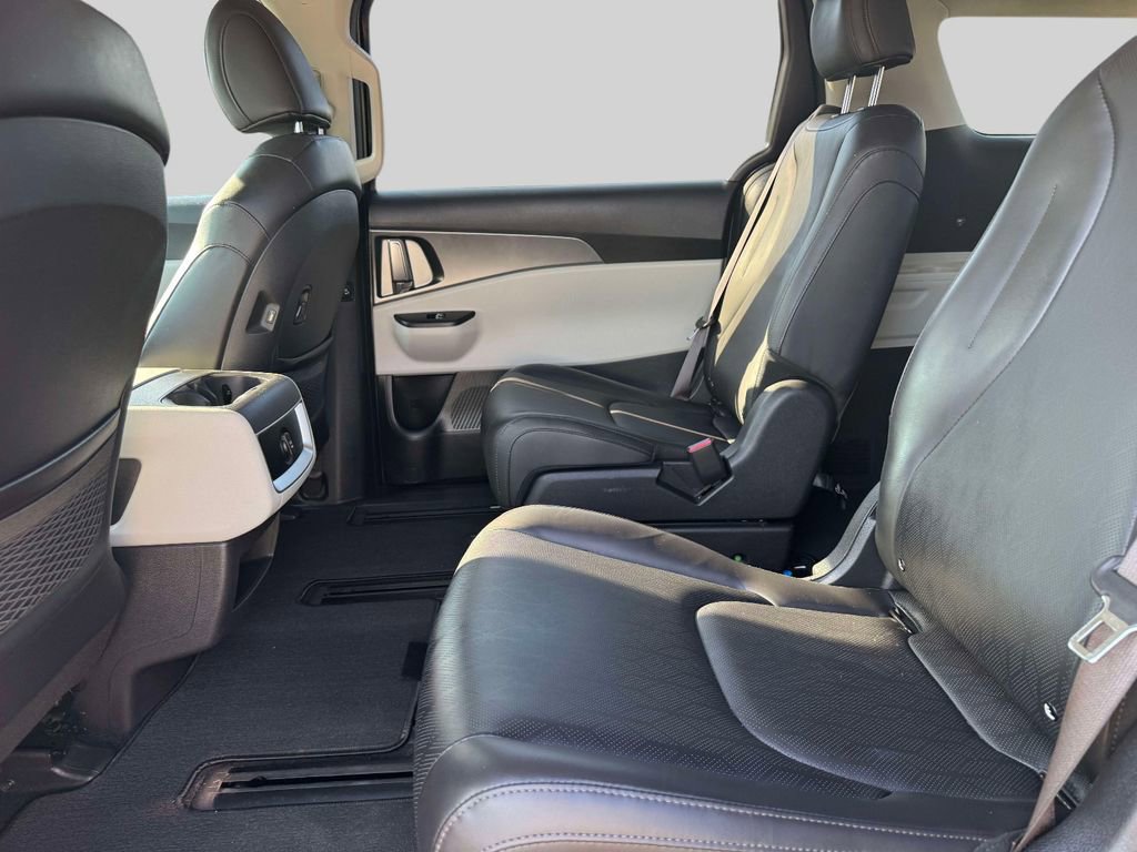 Used 2024 Kia Carnival LX FWD image 10