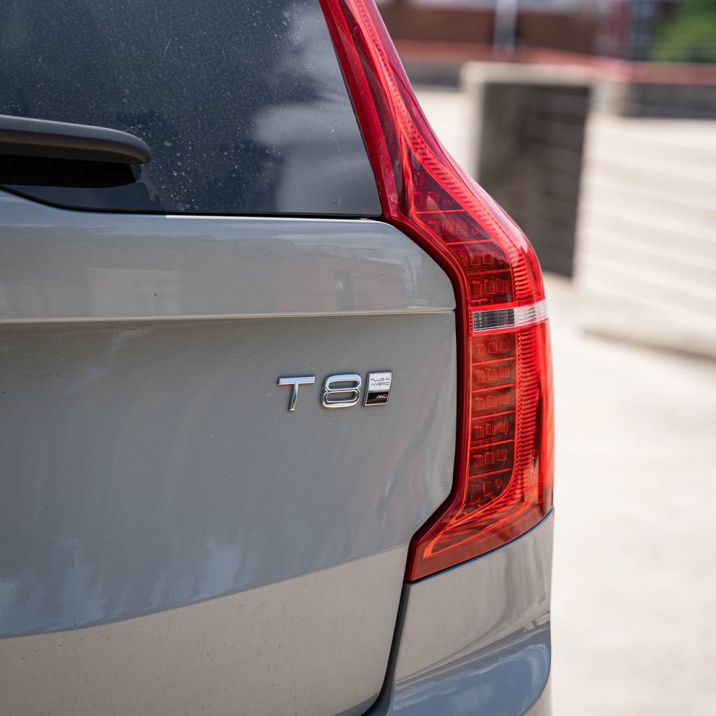 Certified 2025 Volvo XC90 T8 Plus w/ Protection Package Premier AWD/4WD image 5