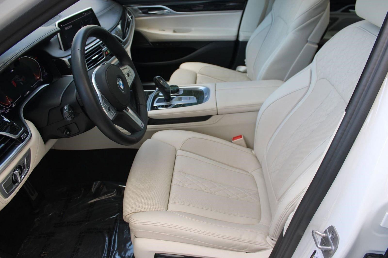 Used 2022 BMW 750i xDrive w/ Luxury Rear Seating Package image 5