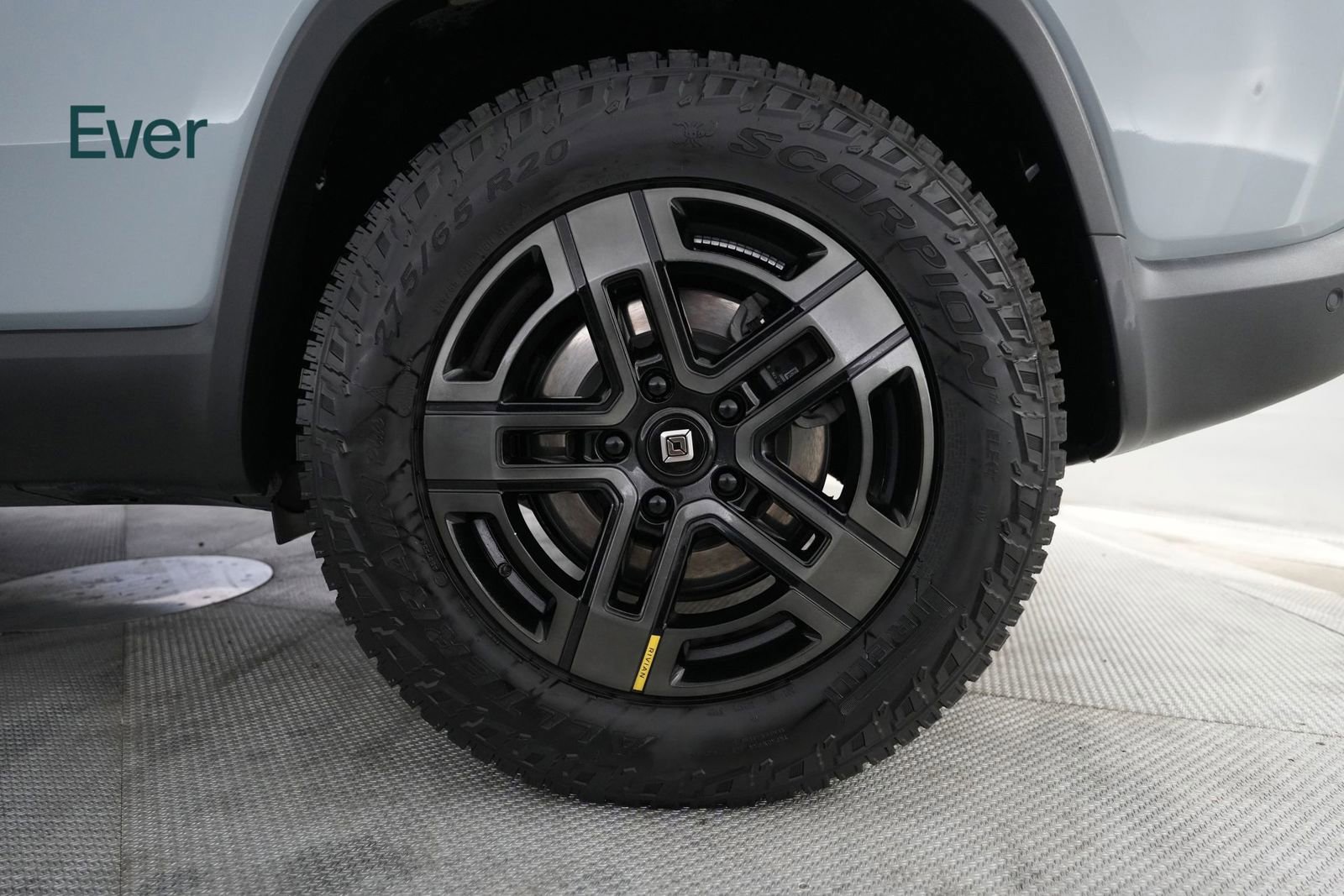 Used 2024 Rivian R1S Adventure image 9