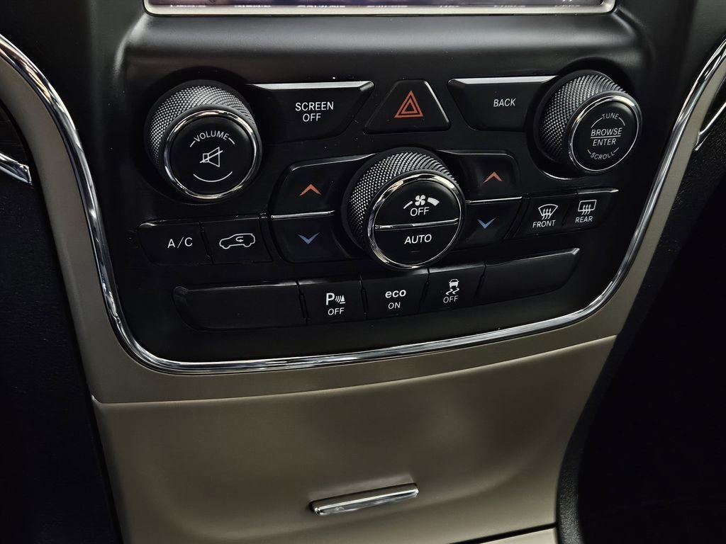 Used 2015 Jeep Grand Cherokee Limited w/ Luxury Group II AWD/4WD image 17
