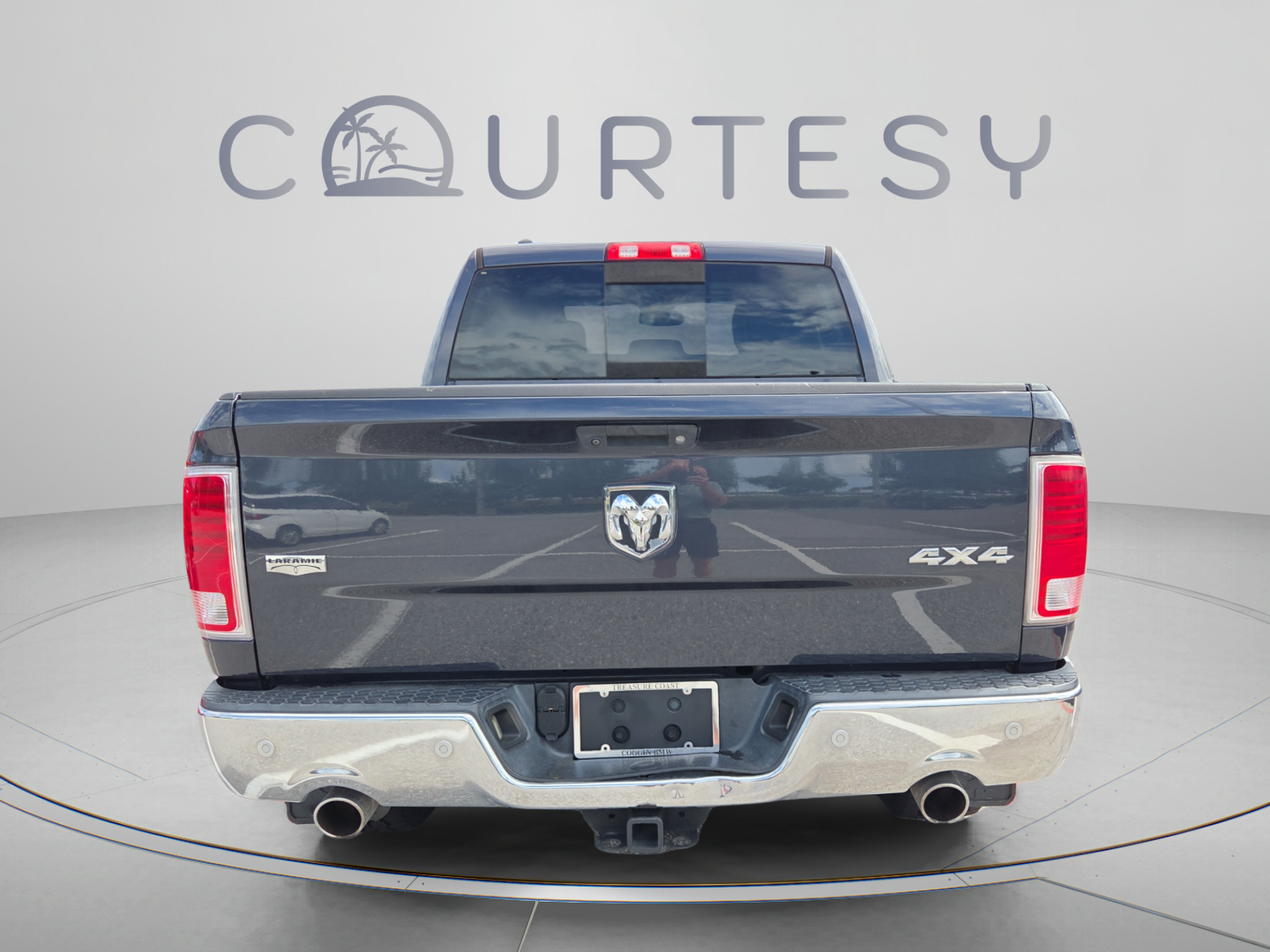 Used 2017 RAM 1500 Laramie AWD/4WD image 3