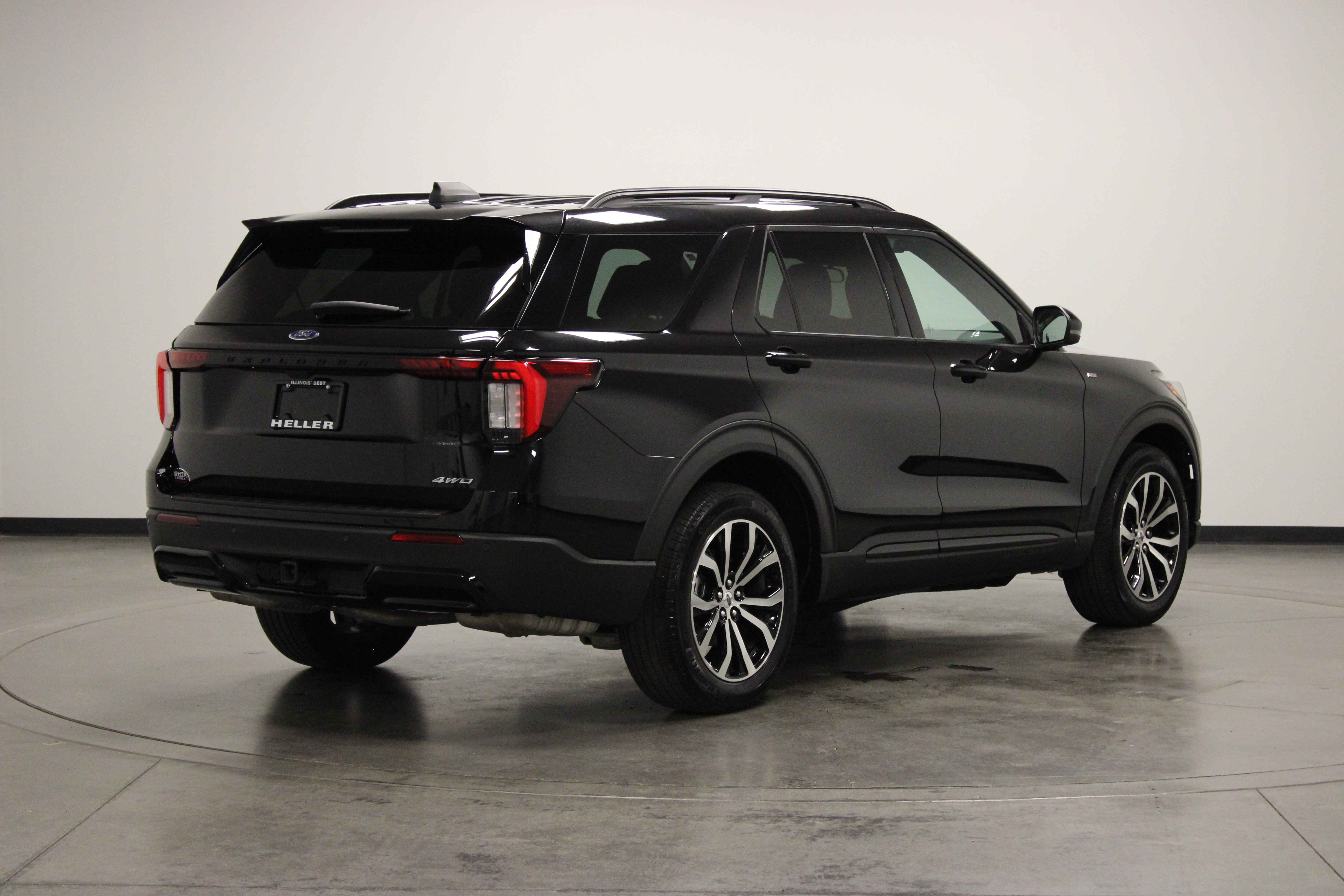 Used 2025 Ford Explorer ST-Line AWD/4WD image 9