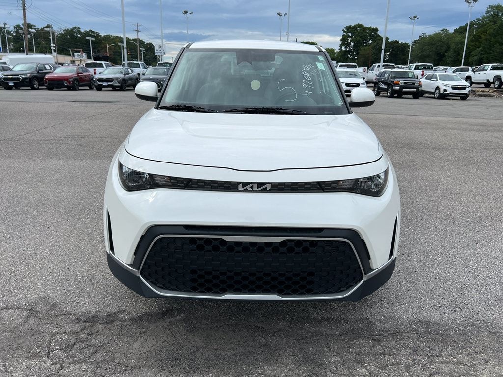 Used 2023 Kia Soul LX FWD image 2