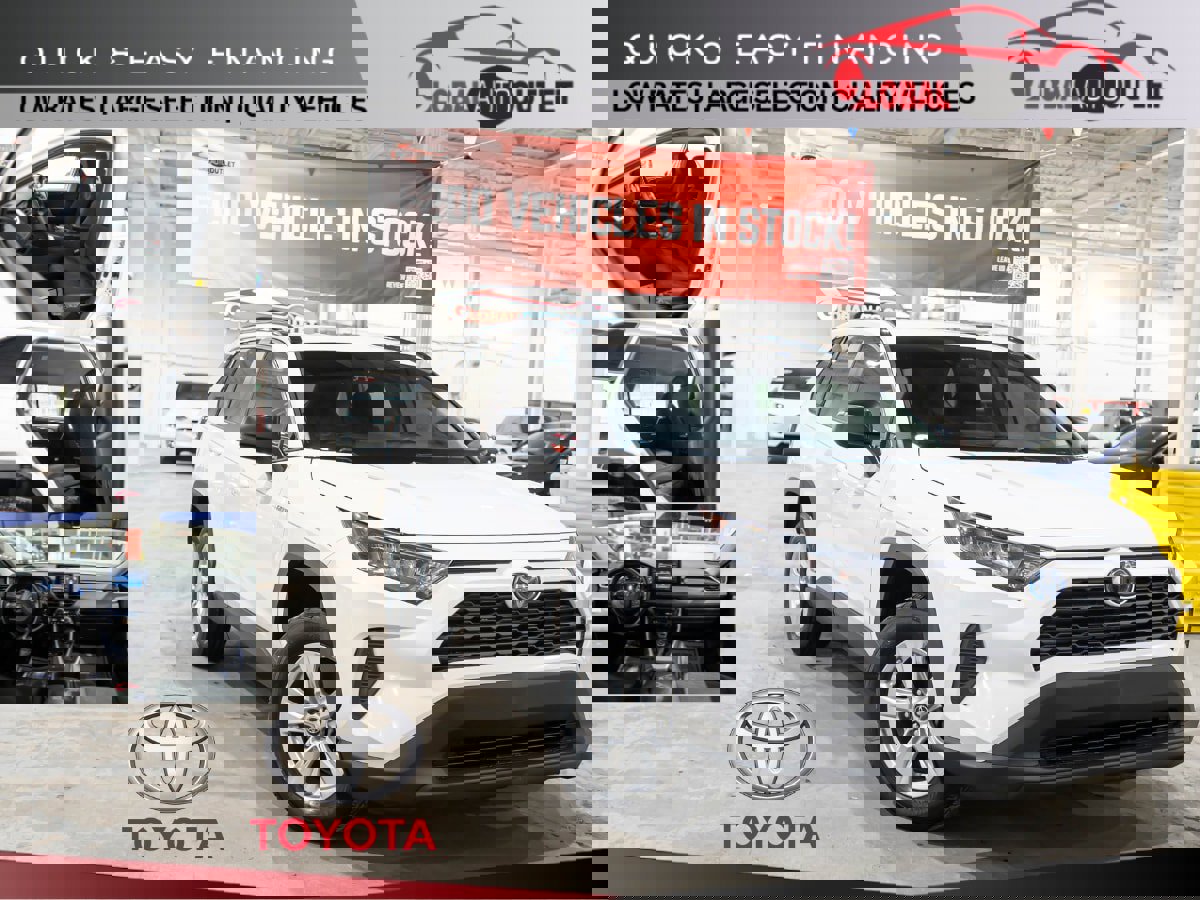 Used 2020 Toyota RAV4 LE image 1