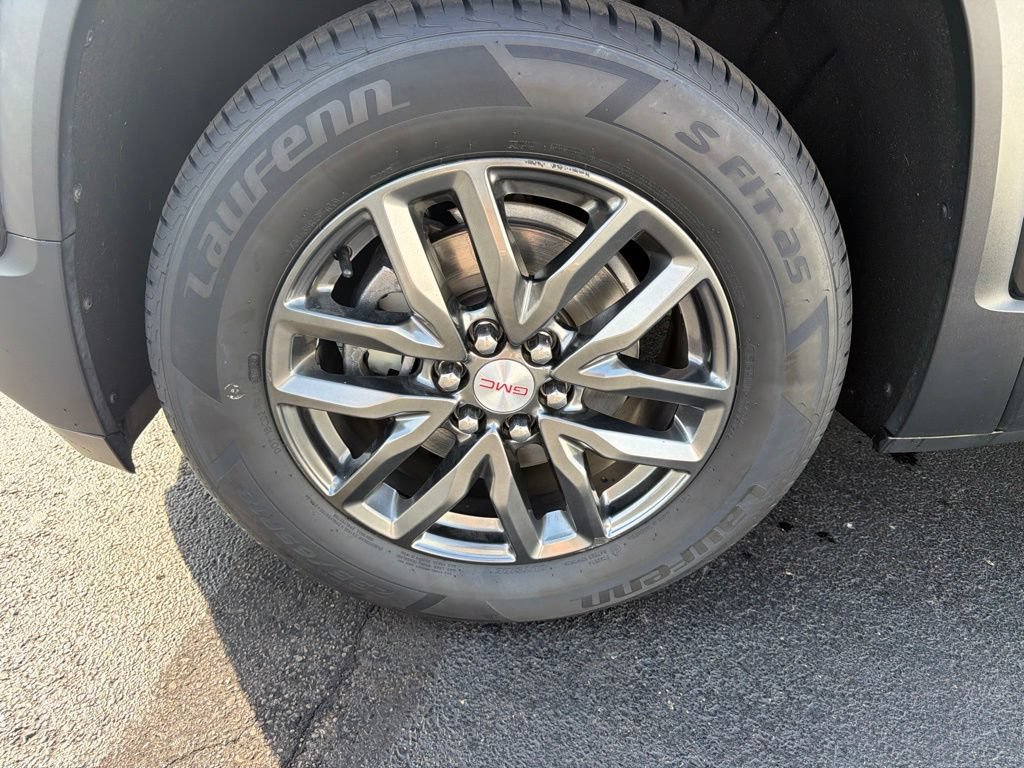 Used 2017 GMC Acadia SLT w/ LPO, Cargo Package FWD image 10