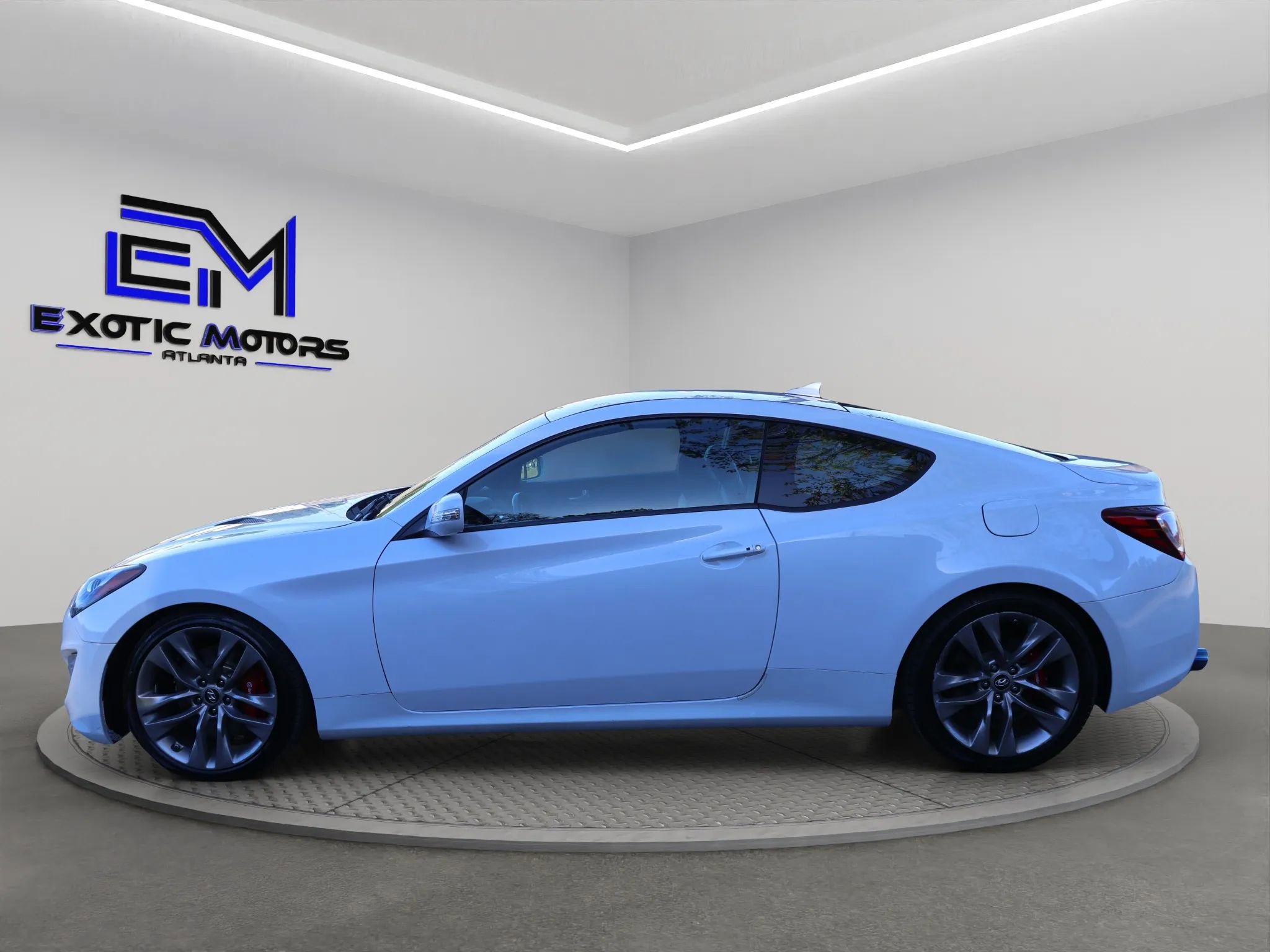 Used 2016 Hyundai Genesis Coupe 3.8 image 2