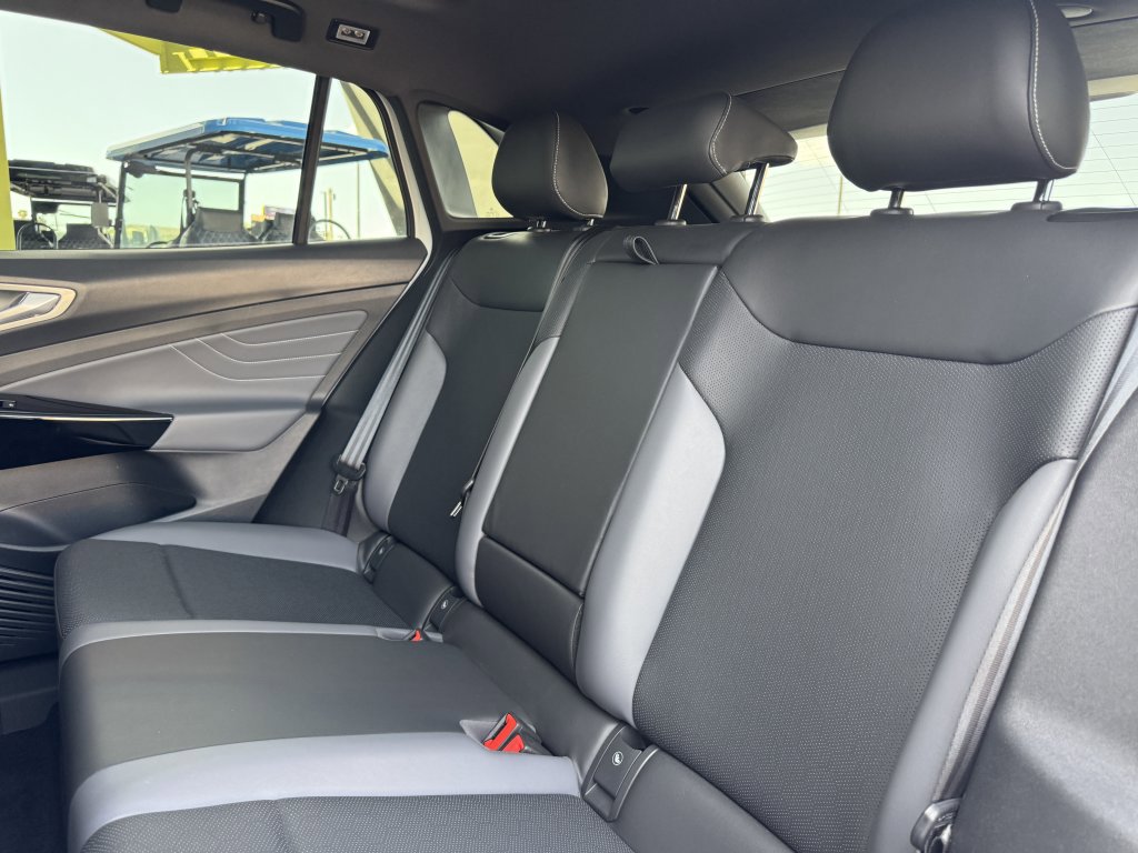 Used 2024 Volkswagen ID.4 S image 37