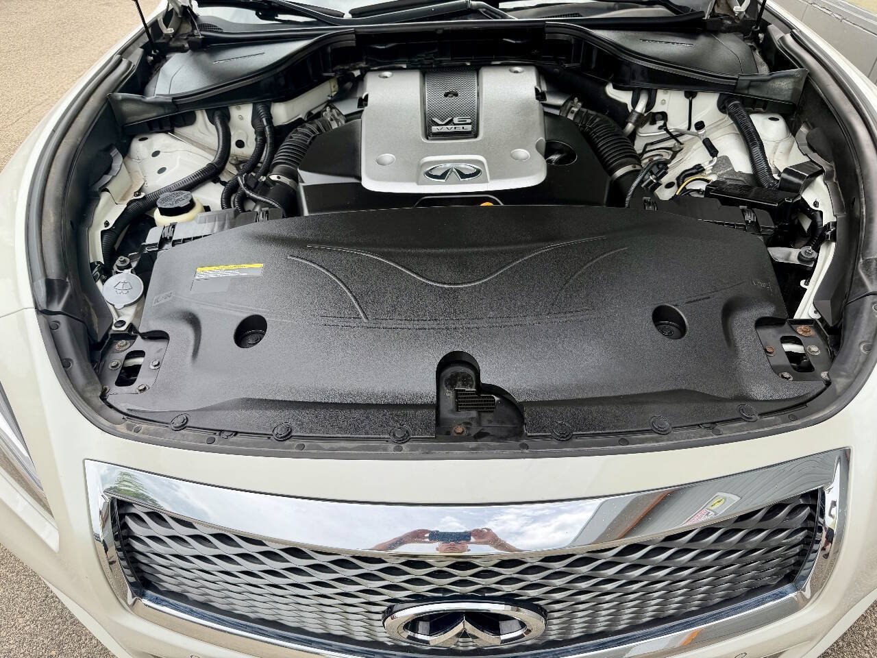 Used 2017 INFINITI Q70 L 3.7 w/ Deluxe Touring Package AWD/4WD image 17