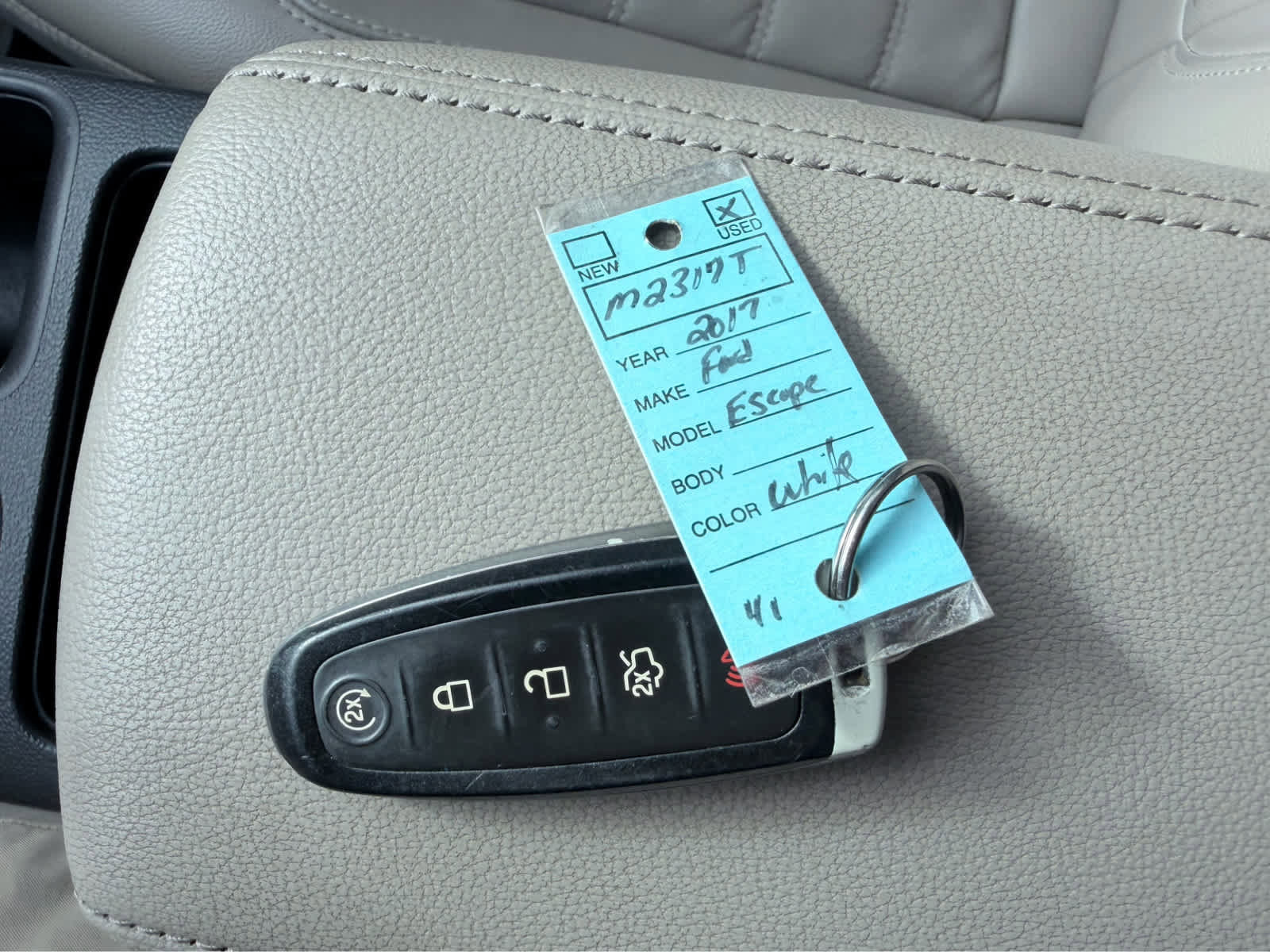 Used 2017 Ford Escape Titanium image 33